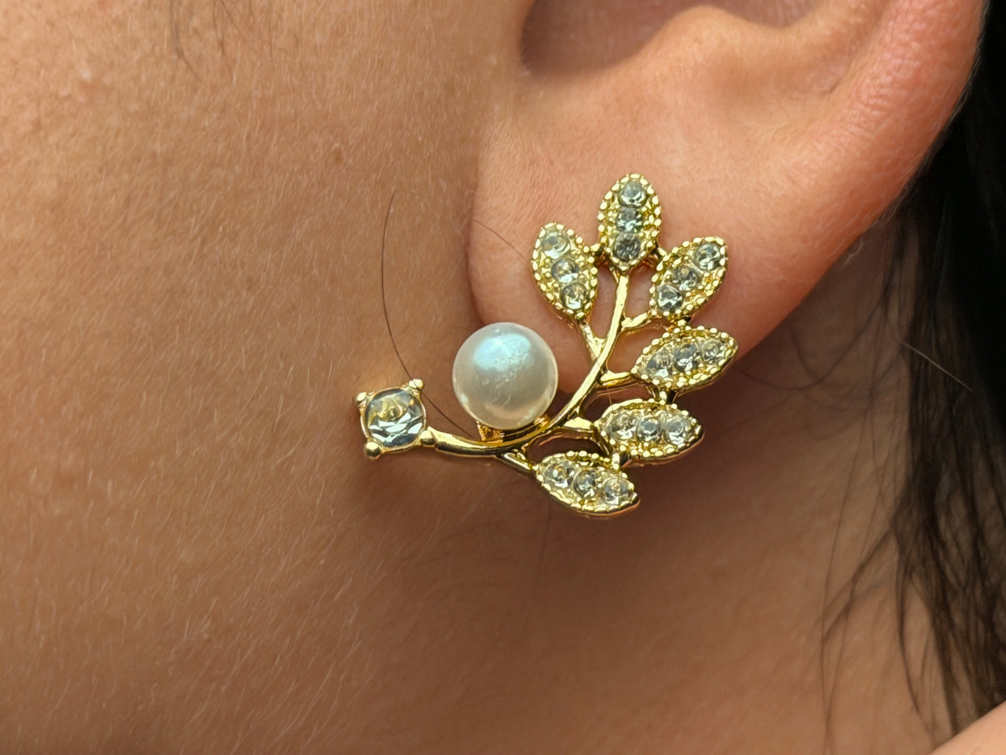 Leaf Pearl Stud Earrings