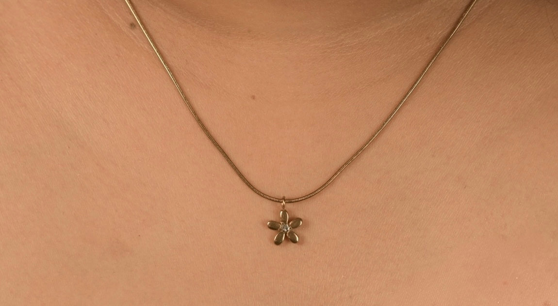 Mini floral pendant chain