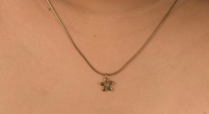 Mini floral pendant chain