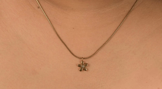 Mini floral pendant chain