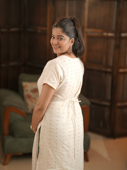 Kasavu Kurti