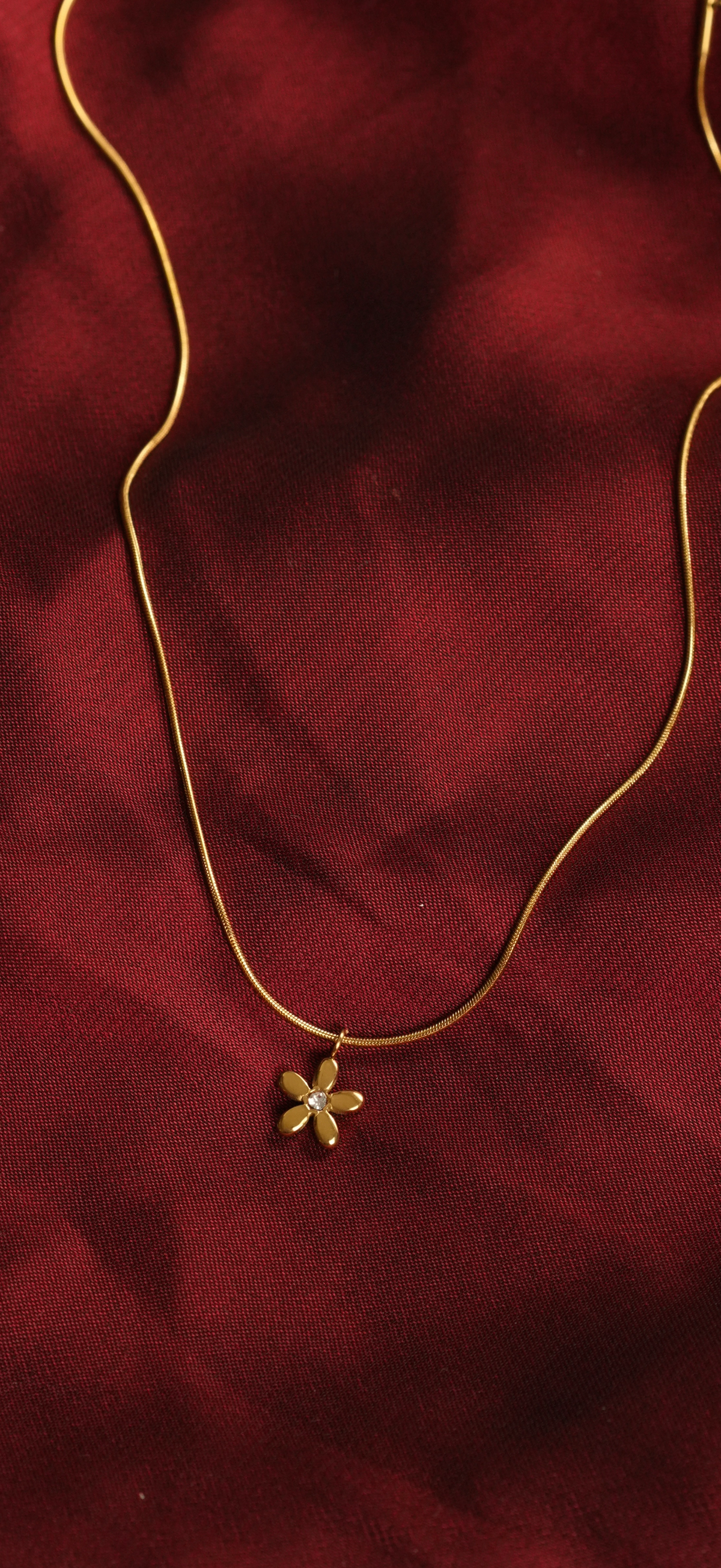 Mini floral pendant chain