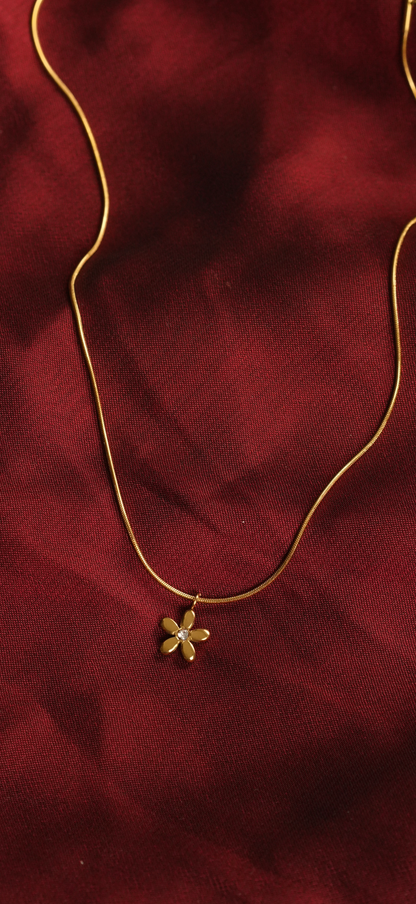 Mini floral pendant chain